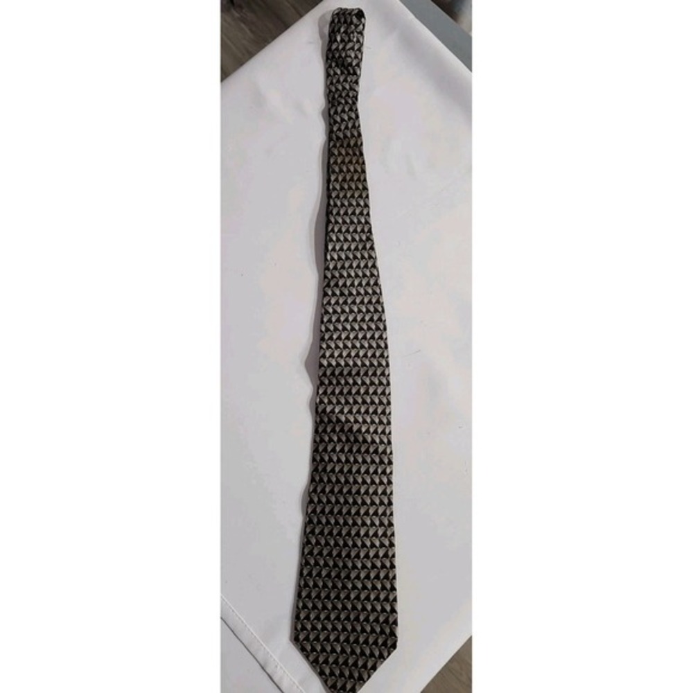 Vintage  Embassy Row Geometric Silk Tie Hand Sewn‎ USA Made